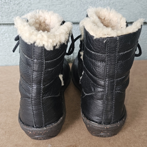 UGG Caspia Sherpa Lined Black Leather Ankle Boots Women's Size 7 - Picture 4 of 7